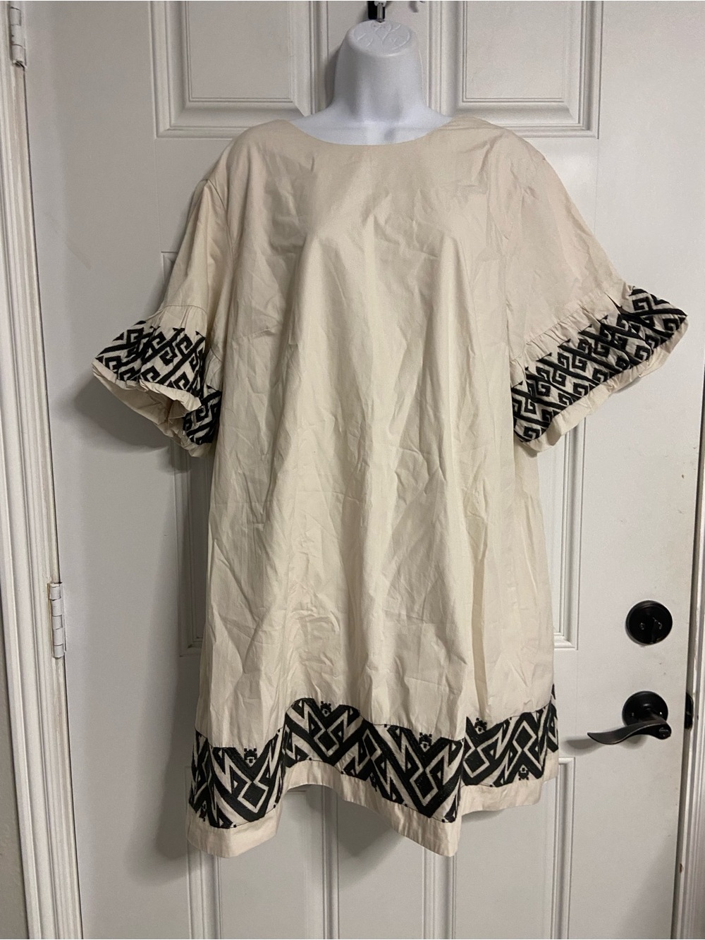 T43a -BANANA REPUBLIC Cream BOHO AZTEC Embroidered Balloon Sleeve Shift Dress